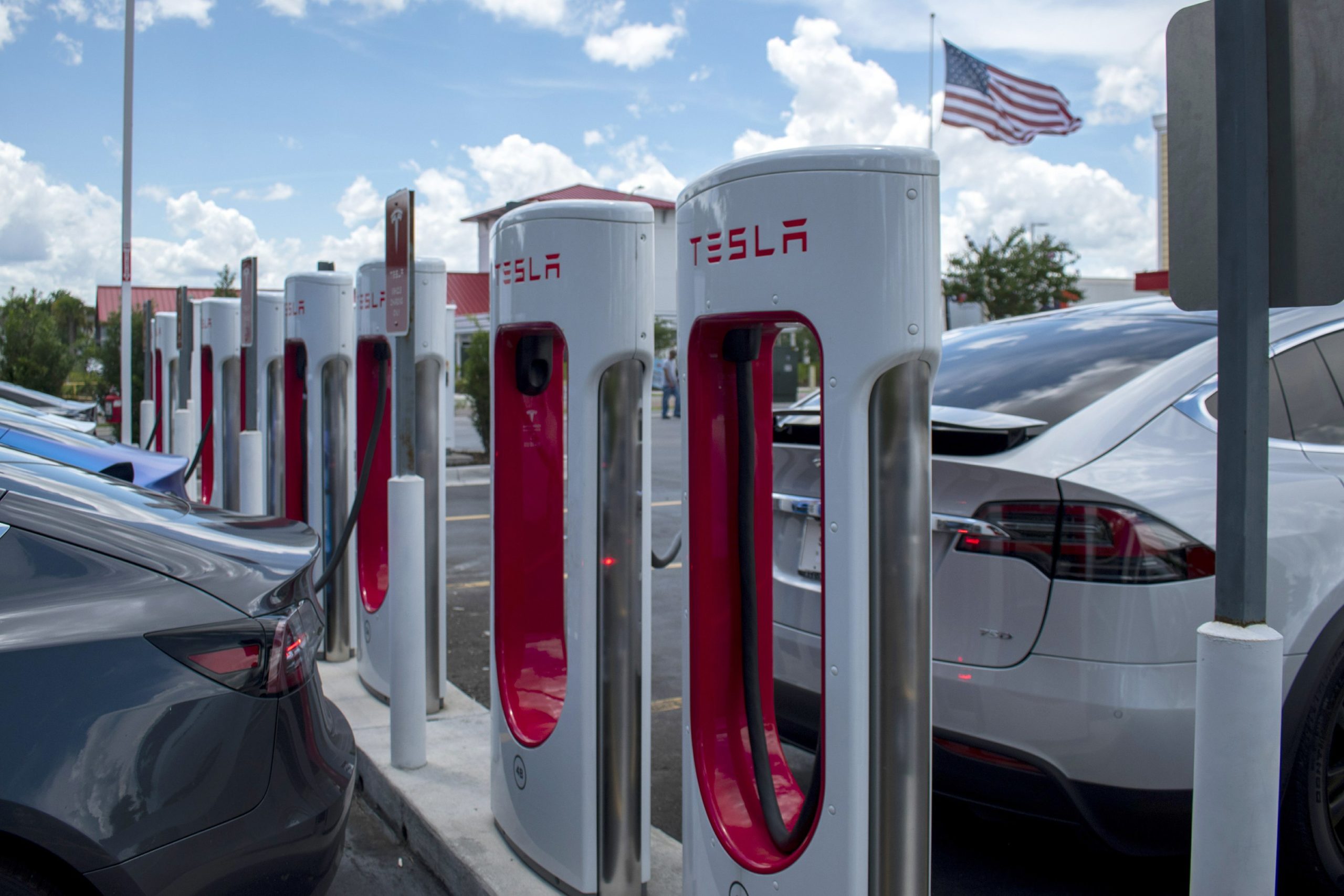 Florida moves ahead with more electric-vehicle plans